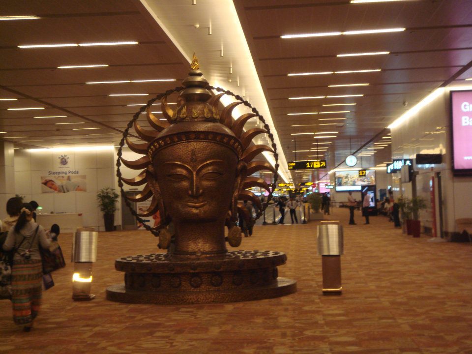 いまインドの空港では、日本からの乗客は50人に1人が無作為に選ばれて別ルートに連れて行かれ