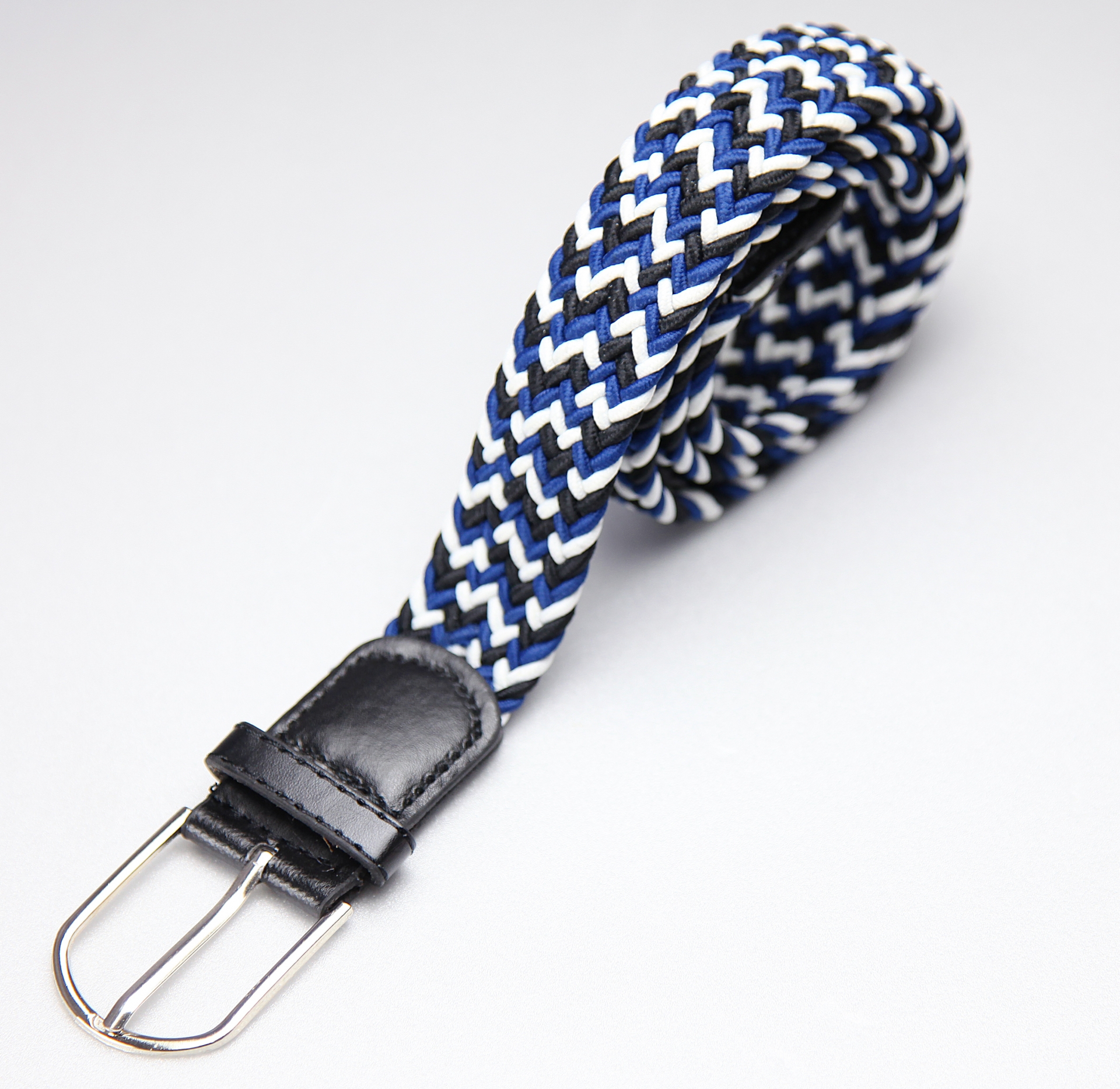 新幹線の殺傷事件。韓国の人に話したら「なんでベルトを使わないのか」と。 新幹線の殺傷事件。韓国の人に話したら「なんでベルトを使わないのか」と。